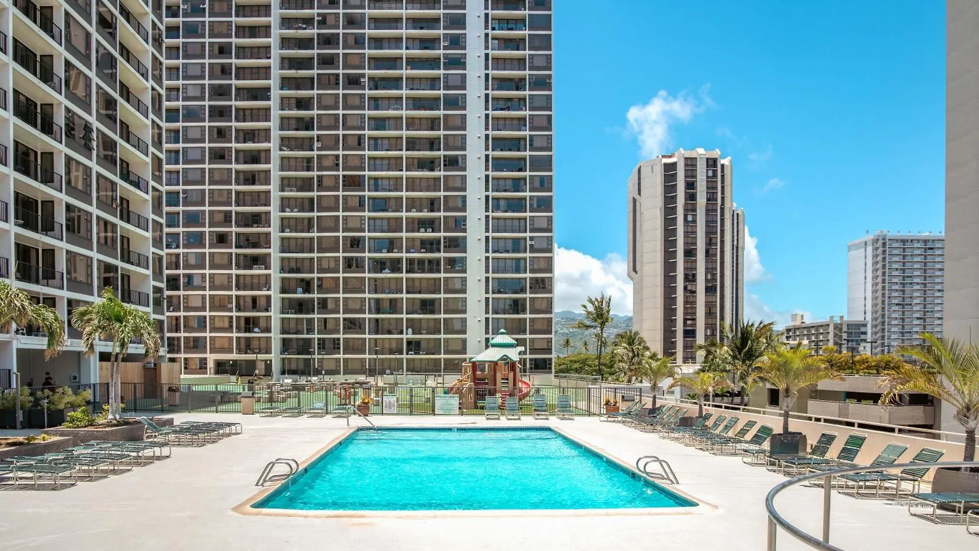 アパート 1Br Condo At Waikiki, With King Bed, Near Beach! ホノルル